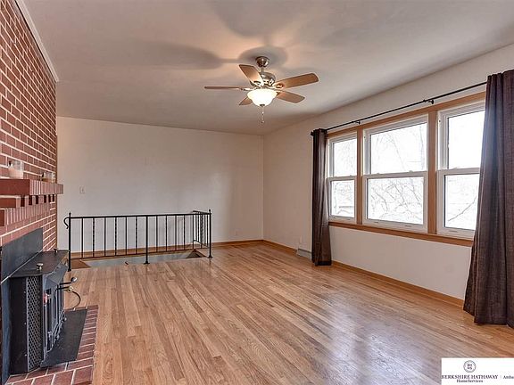 5th image of 1911 Collins Dr