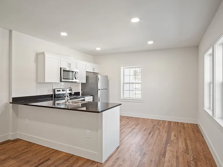 2733 E Magnolia Ave #104 — Photo 2