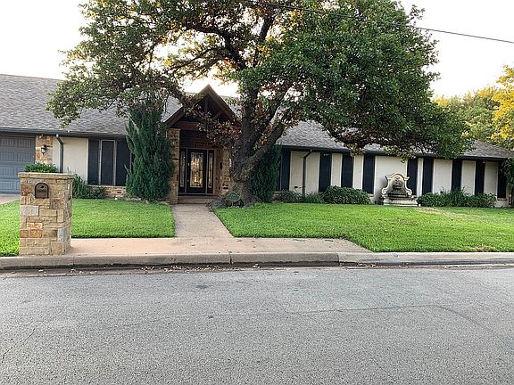 2nd image of 704 NW 7th Ave