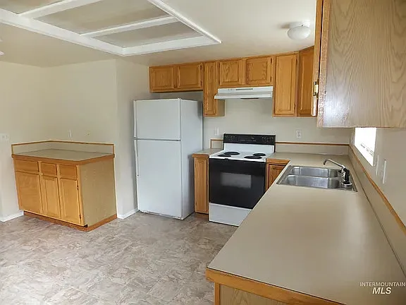 3 bed, 1.5 bath, 1212 sqft, $1,900 — Photo 3