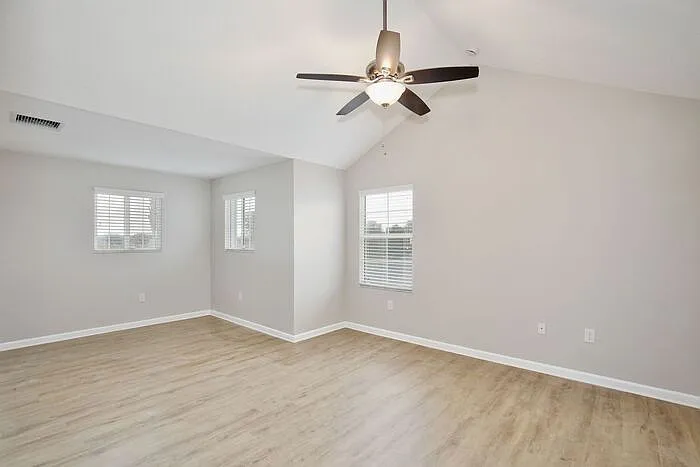 16005 Champlain St — Photo 17