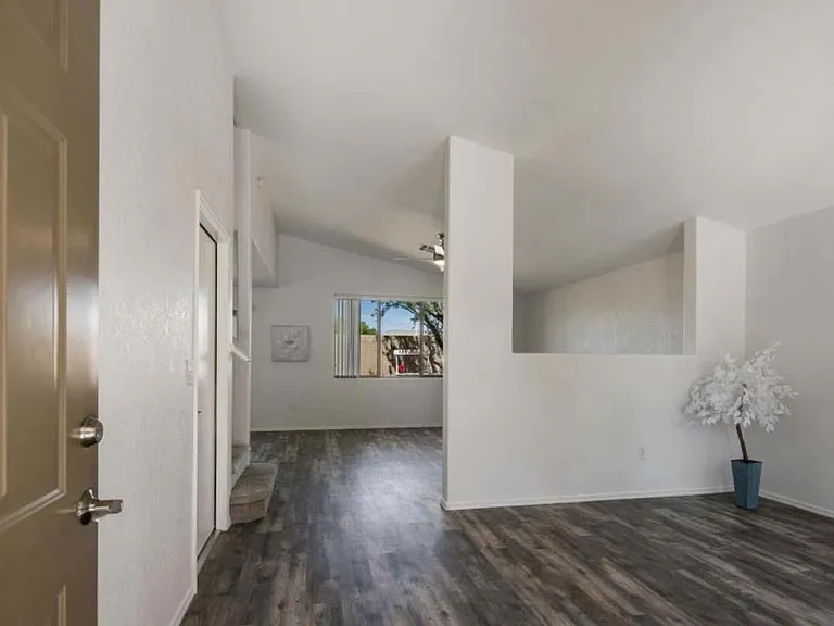 4008 E Melinda Ln — Photo 6