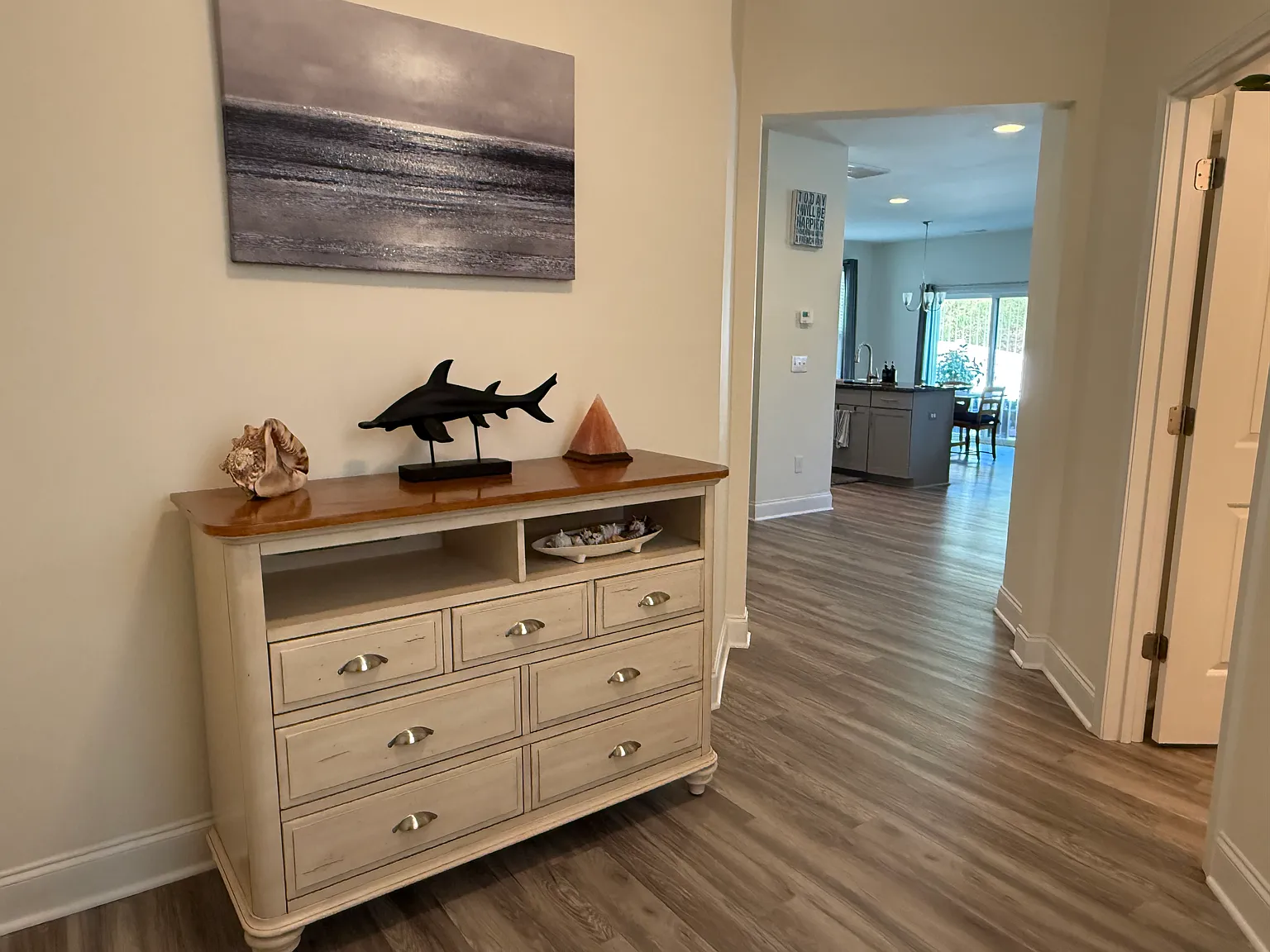 3 bed, 2.5 bath, 2000 sqft, $2,100 — Photo 2