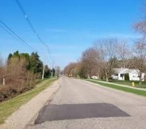 Exterior Neighborhood (street photo)