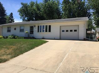 1405 S Bruce Rd, Sioux Falls, SD 57105