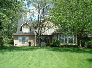 707 Woodland Dr, Crystal Lake, IL 60014