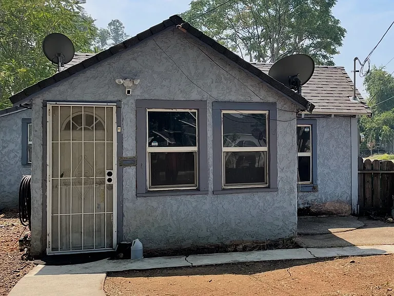 1601 Davis St — Photo 2