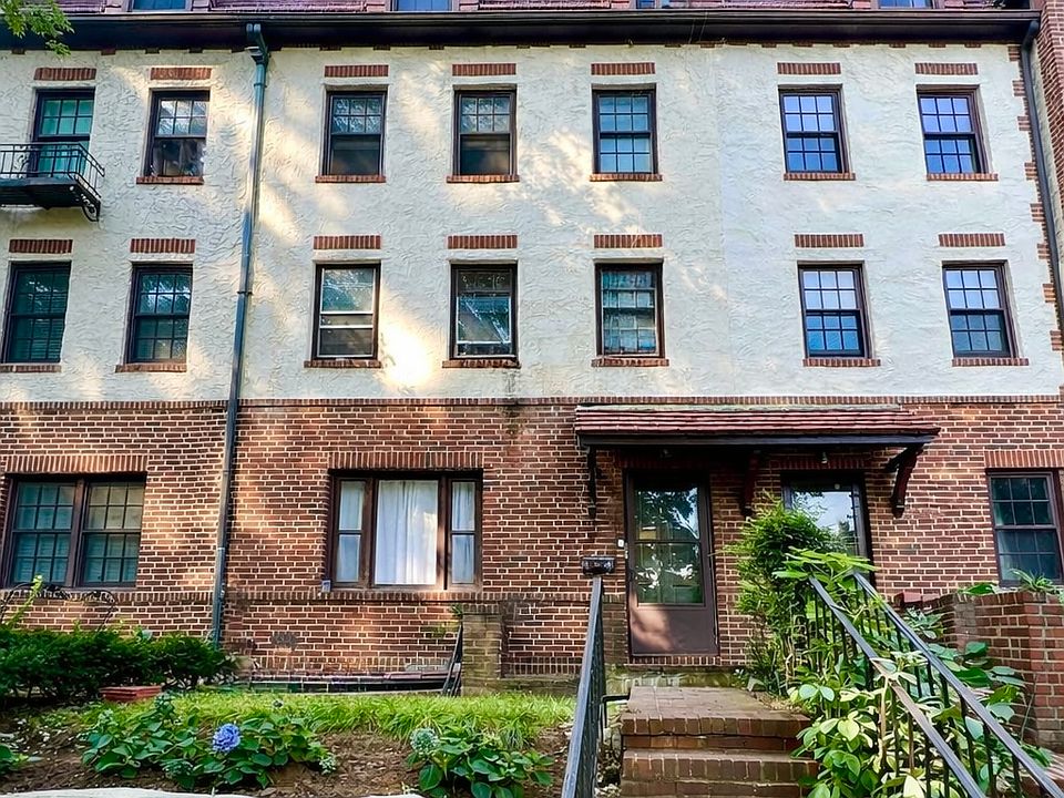 1st image of 194 Burns St #2