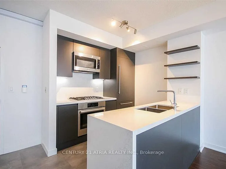 9 Spadina Ave #618 — Photo 1