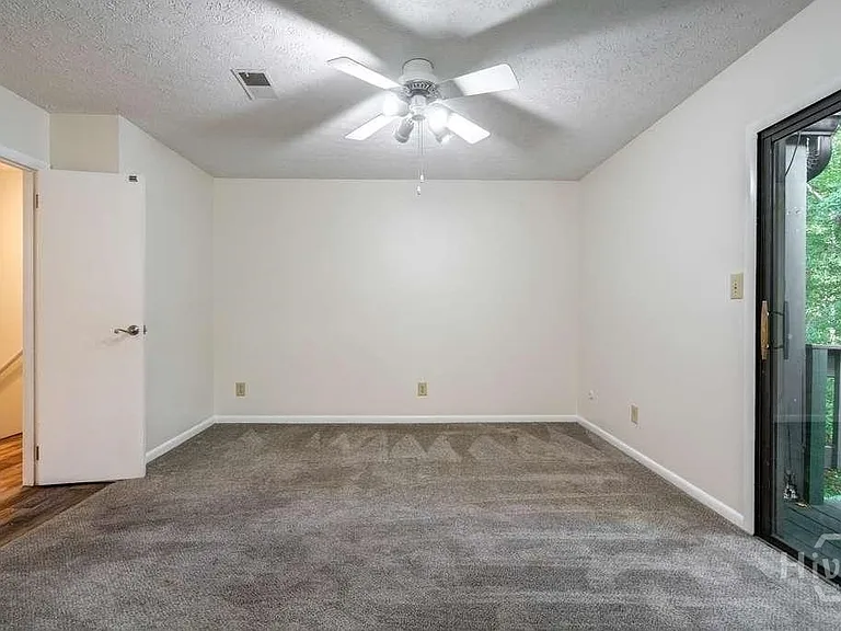 108 Fernbanks Ct — Photo 15