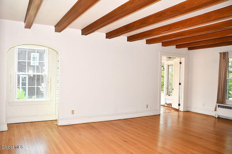 5th image of 18 Fleetwood Avenue