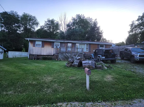 10312 Redwood Cir, Bristol, VA 24202