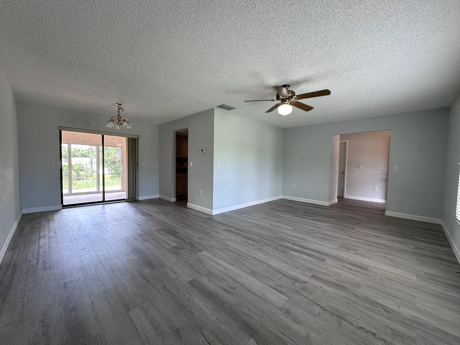 4 bed, 1899 sqft, $3,000 — Photo 3