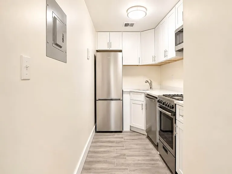 40 W 73rd St #4F — Photo 3
