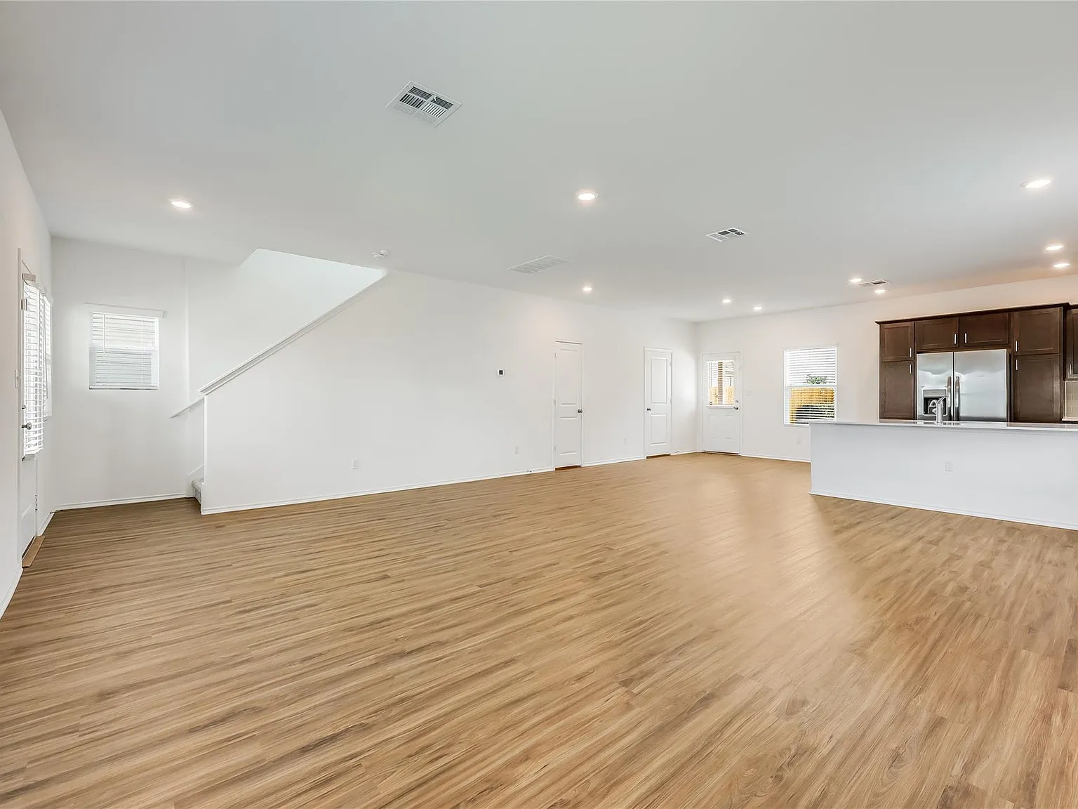 4 bed, 3.5 bath, 2229 sqft, $2,500 — Photo 4
