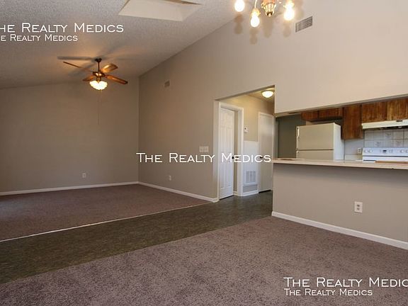 5th image of 419 N Normandale Ave