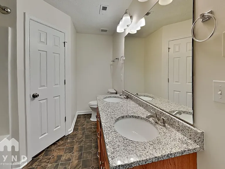 2401 Pinyon Dr — Photo 9