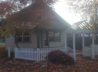 810 Pine St, Rogue river, OR 97537