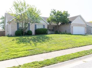 202 Papillon Dr, Swansea, IL