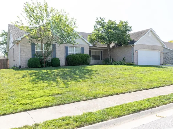 202 Papillon Dr, Swansea, IL 62226