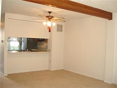 5th image of 2621 Hawthorne Dr