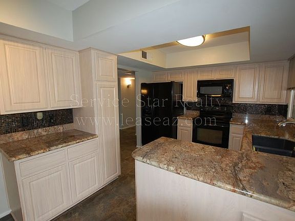 5th image of 939 E Carmen St