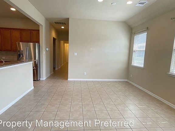 3rd image of 39 Butternut Grove Pl