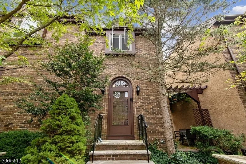 8 Amelia Ct photo 1
