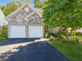 43 Lexington Dr, Pennington, NJ 08534