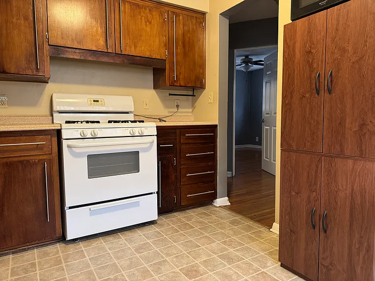 2223 Falls Ave — Photo 9