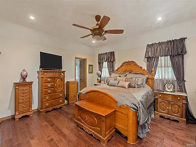 3 bed, 3374 sqft, $3,000 — Photo 4