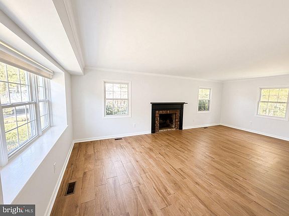 3rd image of 12805 Cedarbrook Ln