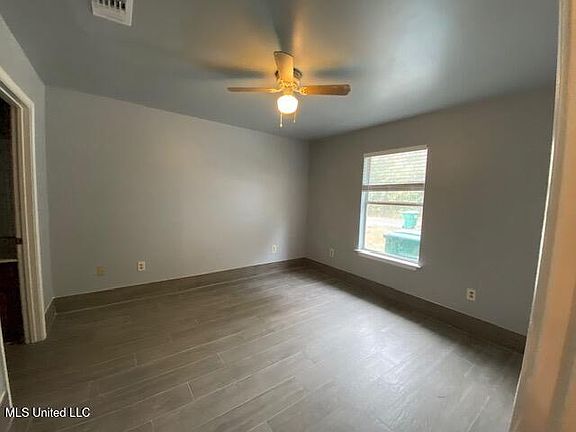 3rd image of 2816 53rd Ave #A