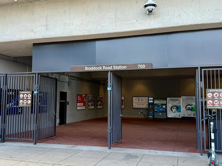 Braddock metro - 5 min walk