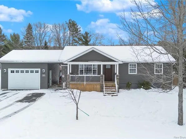 4 A McLean Ave, Oromocto, NB E2V 3N5