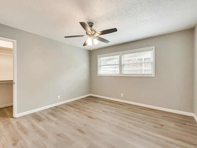 2402 Scotswood Dr — Photo 18