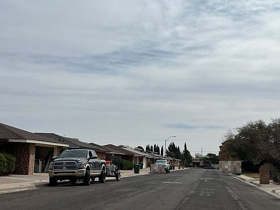4th image of 1027 W Jicarilla Dr