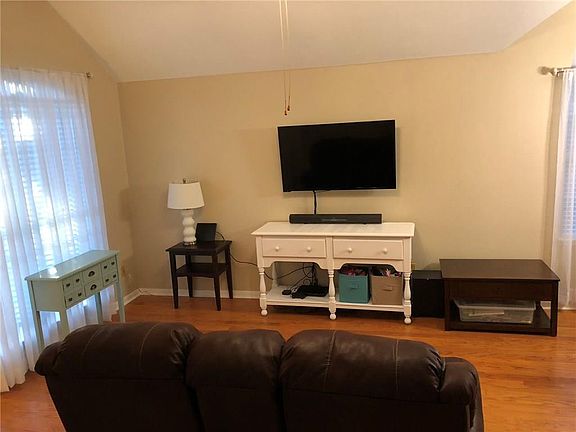 3rd image of 1169 Courtney Ln
