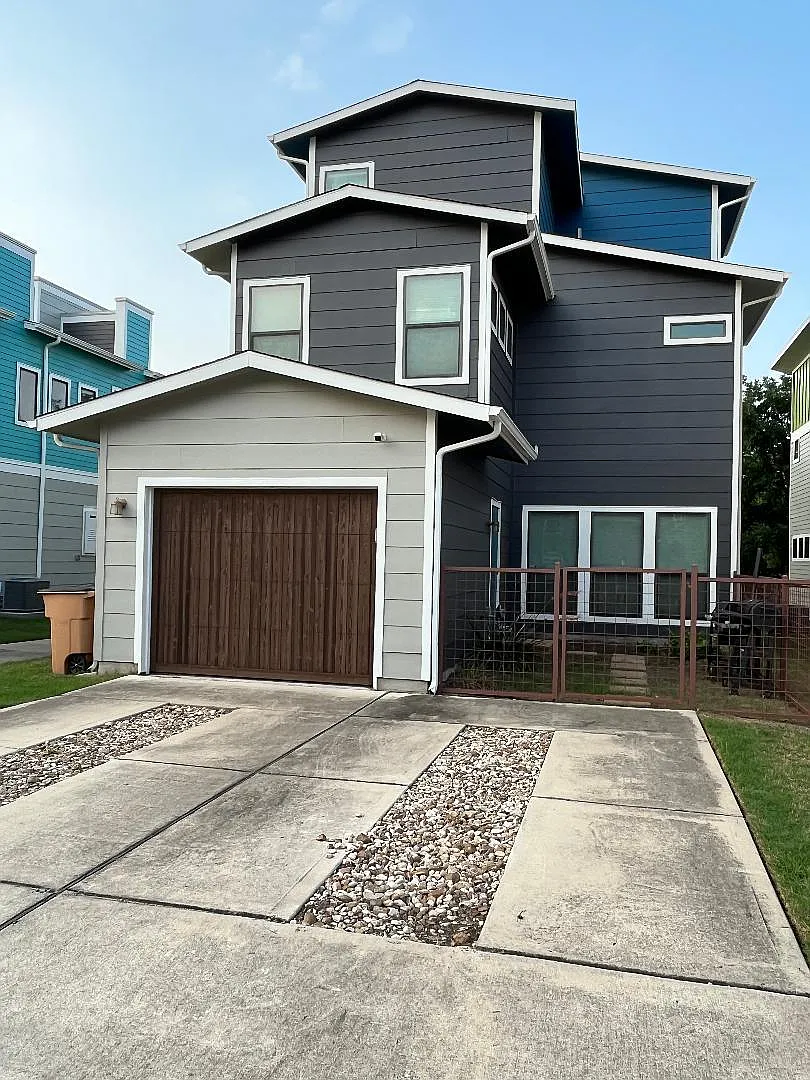 3 bed, 2077 sqft, $2,975 — Photo 4