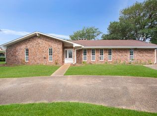 5905 David Davis Pl, Ocean Springs, MS 39564