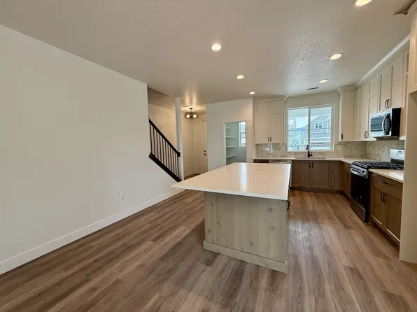 2945 N Devon Dr, Plain City, UT 84403