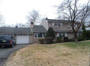 202 Clayton Ter, Paramus, NJ 07652