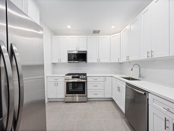 4th image of 214 E 70th St #1