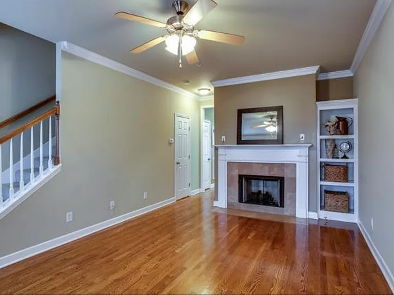 3043 Newport Valley Cir — Photo 6