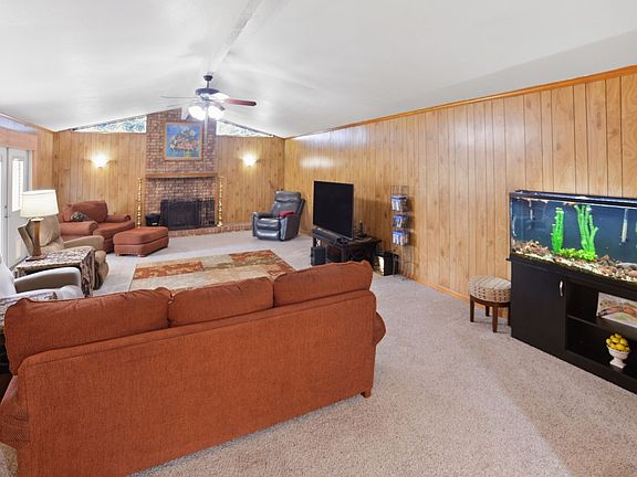 4th image of 1129 Cloverdale Dr