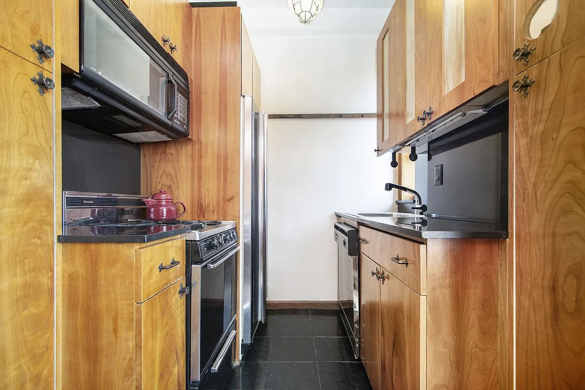 170 West 74th Street — Photo 4