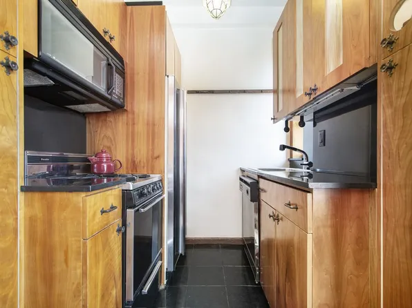 170 West 74th Street image 4 of 9