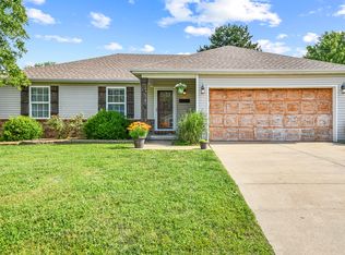 802 S Sunmeadow Dr, Strafford, MO 65757