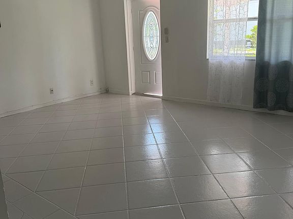 5th image of 2349 NE 9th St