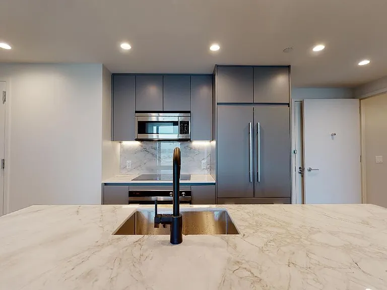 515 E 86th St #1905 — Photo 11
